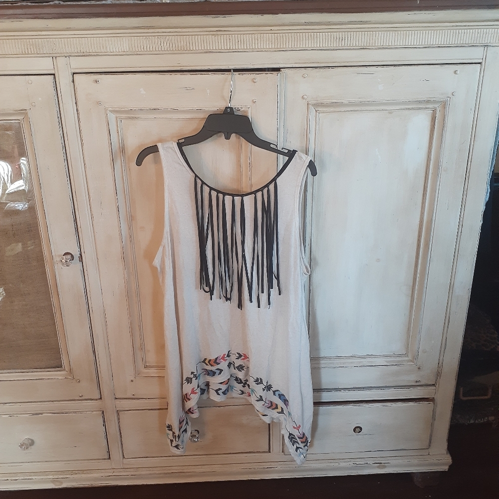 Judith March very cute shirt with fringe